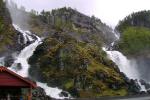 Wasserfälle (Låtefossen) im Oddatal