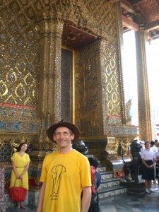 An der Rückseite des Wat Phra Kaeo