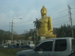 Ein Buddha an der Autobahn